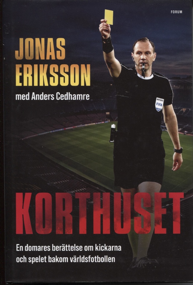 Korthuset En domares berättelse om kickarna och spelet bakom världsfotbollen